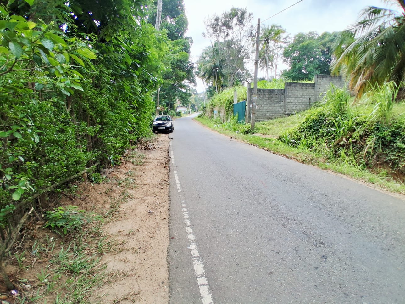 27.3 Perch Main Road Land For Sale In Hiriketiya